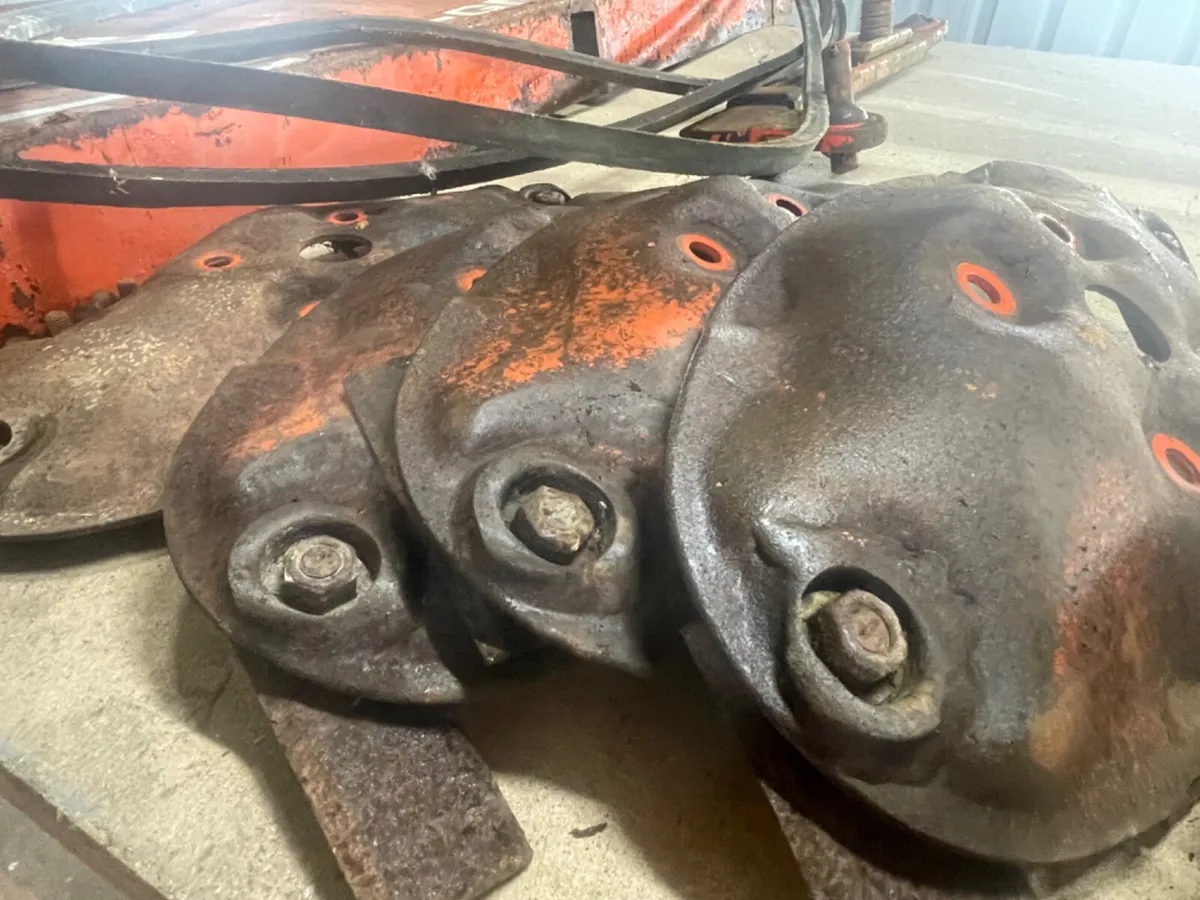 Kuhn gmd600 mower parts - Image 2