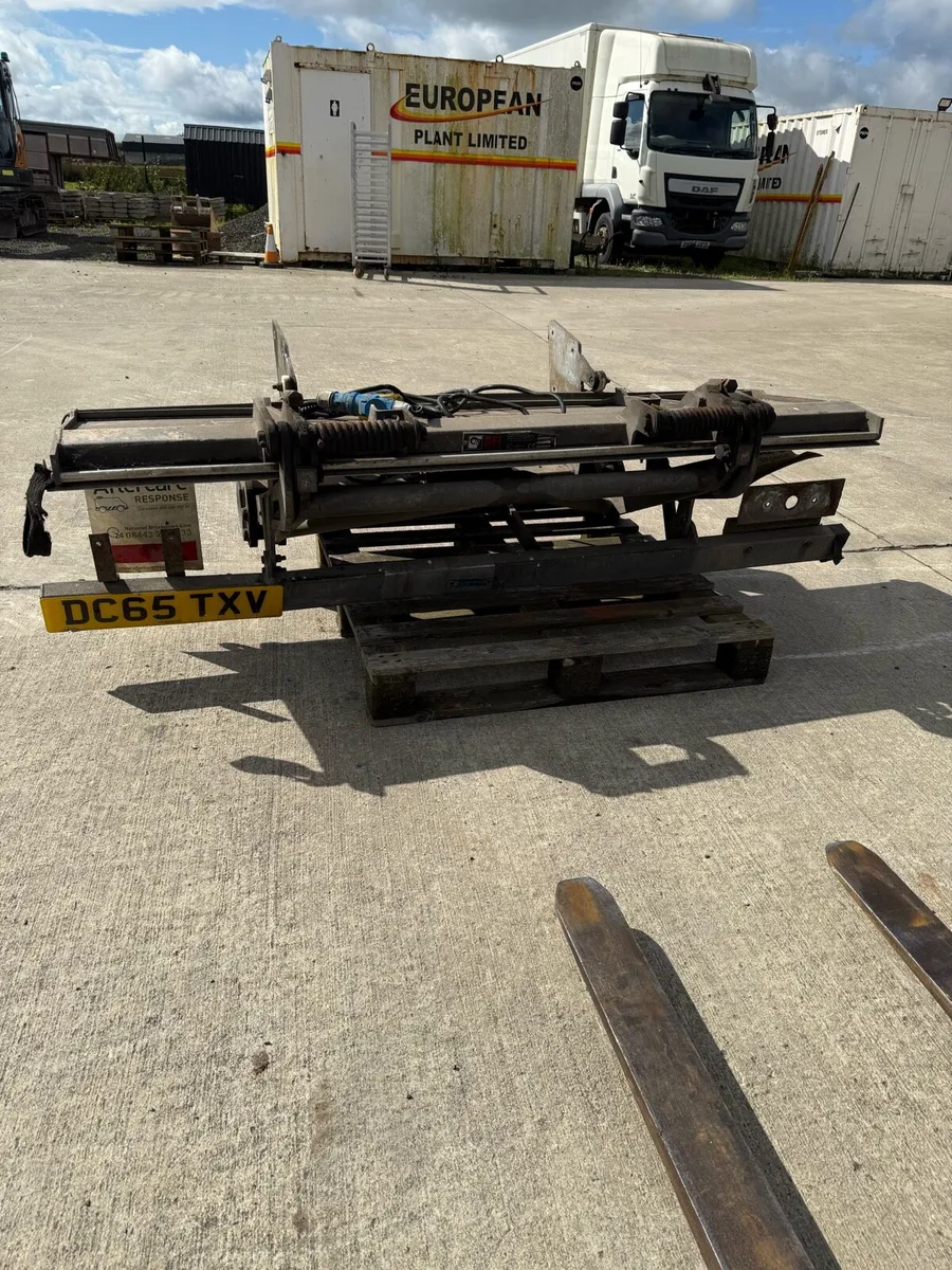 Tail lift fold away. Tipper box truck - Image 1