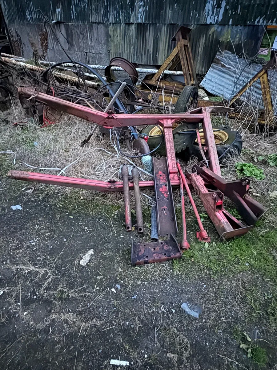 Massey Ferguson loader 135/165 - Image 3