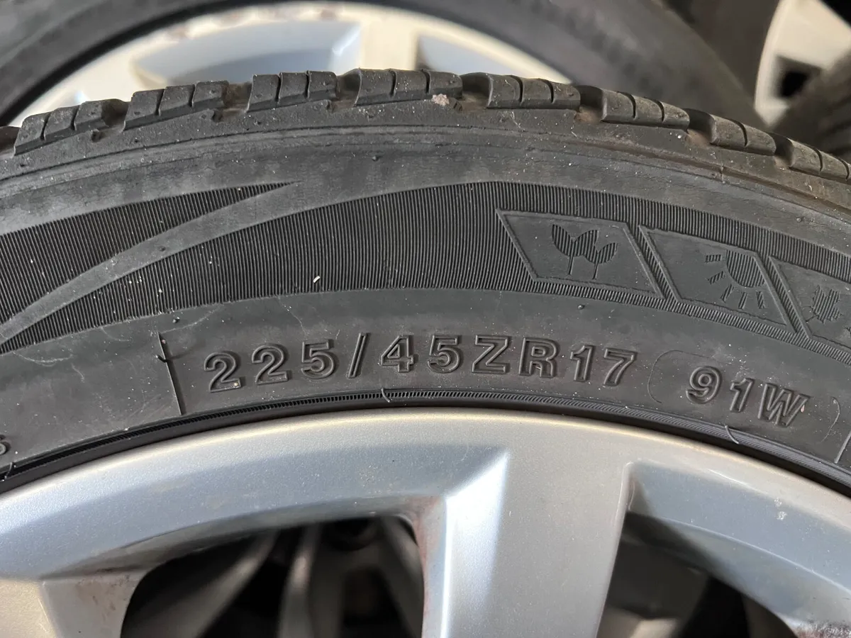 R17 Volkswagen  Original genuine  factory sport - Image 3