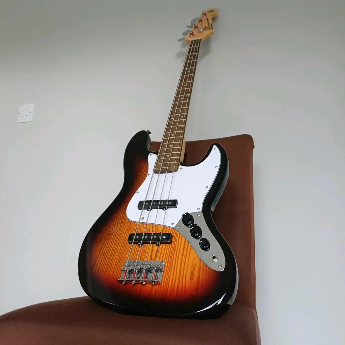 Squier Affinity Jazz Bass MN, 3-Color Sunburst - Image 1
