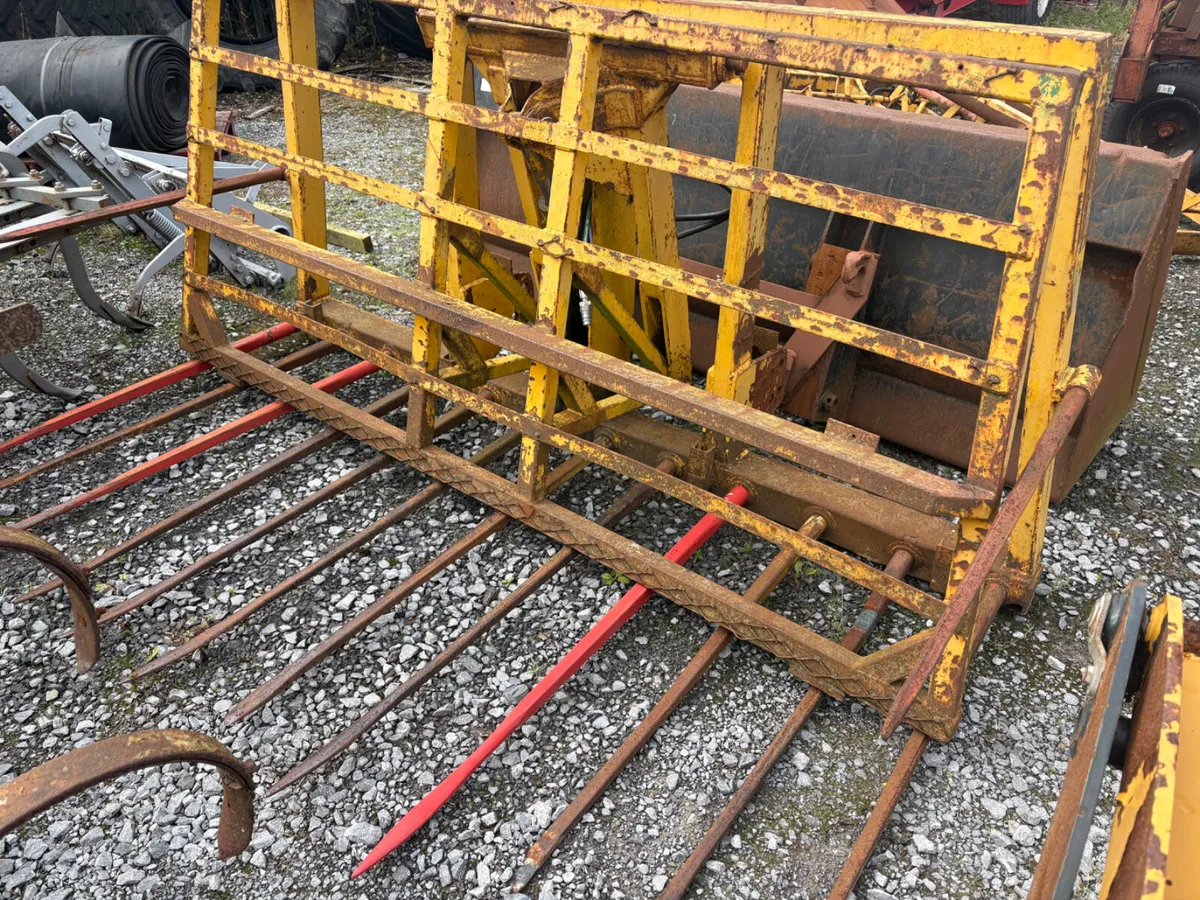 Grays Push Off Buckrake - Image 1