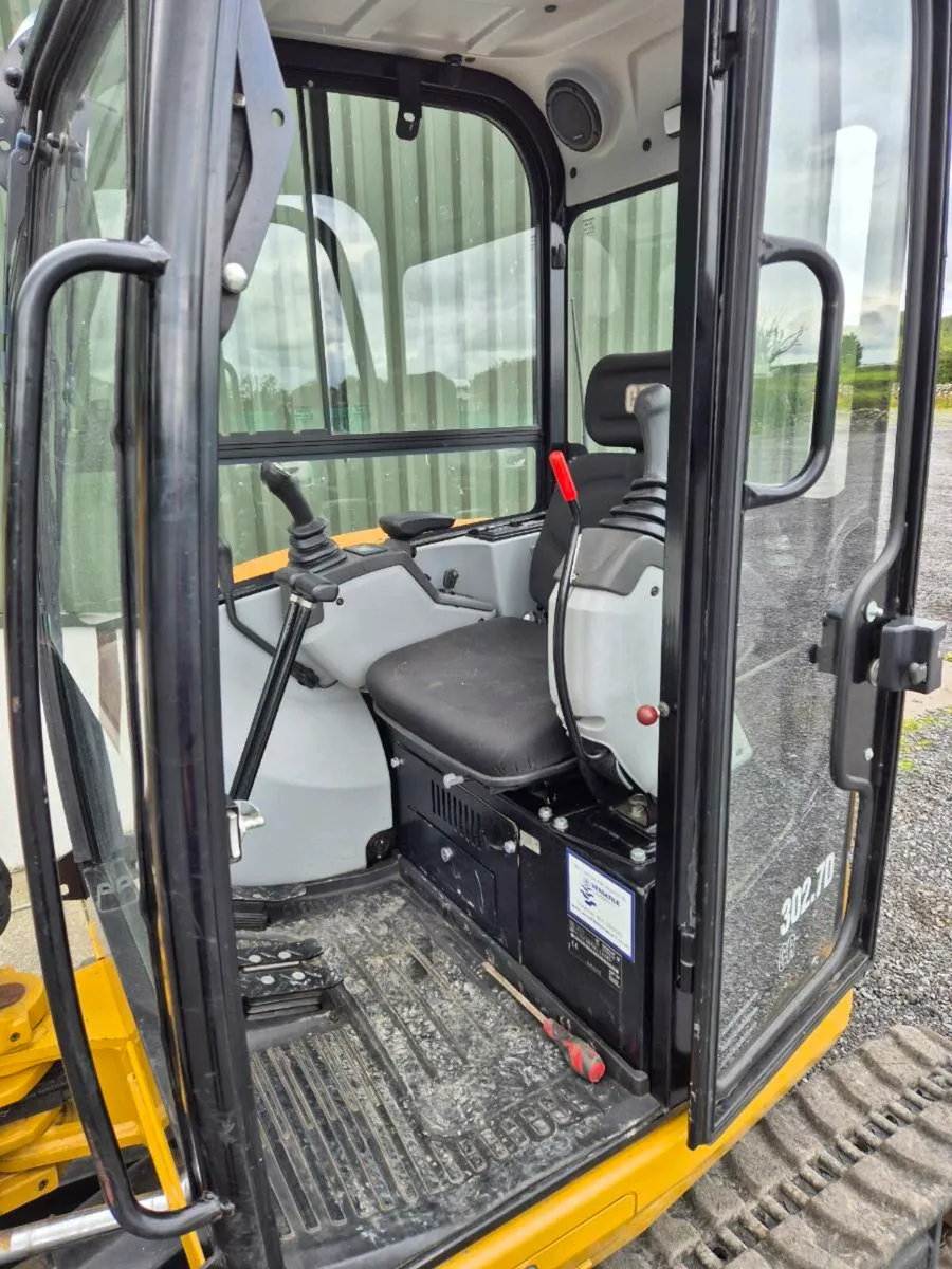 Cat Mini digger - Image 4