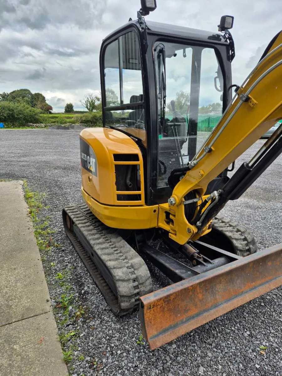 Cat Mini digger - Image 3