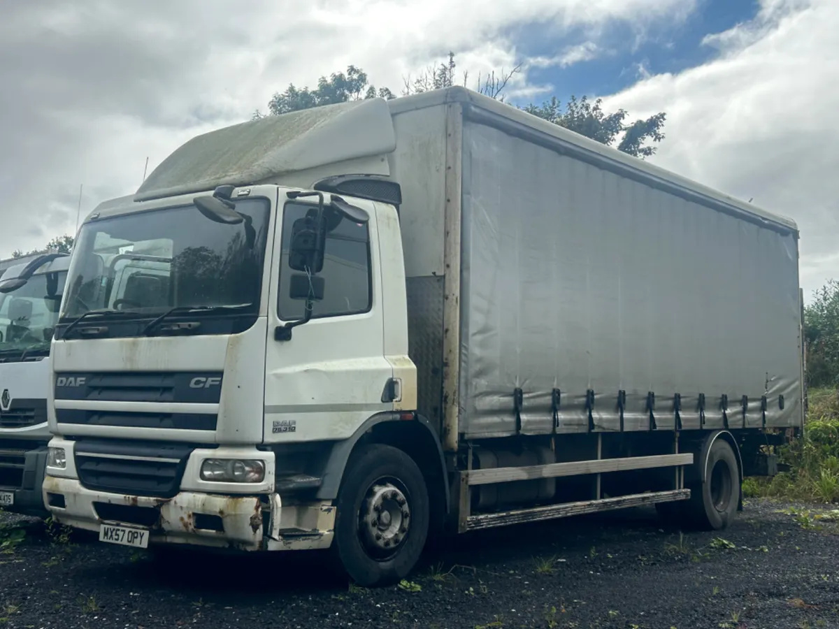 08 Daf cf 65 220 4x2 18 ton Curtainsider - Image 1