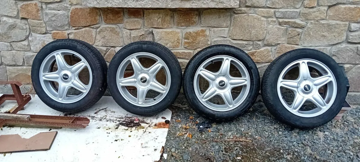 Selection of alloy wheels - Image 1