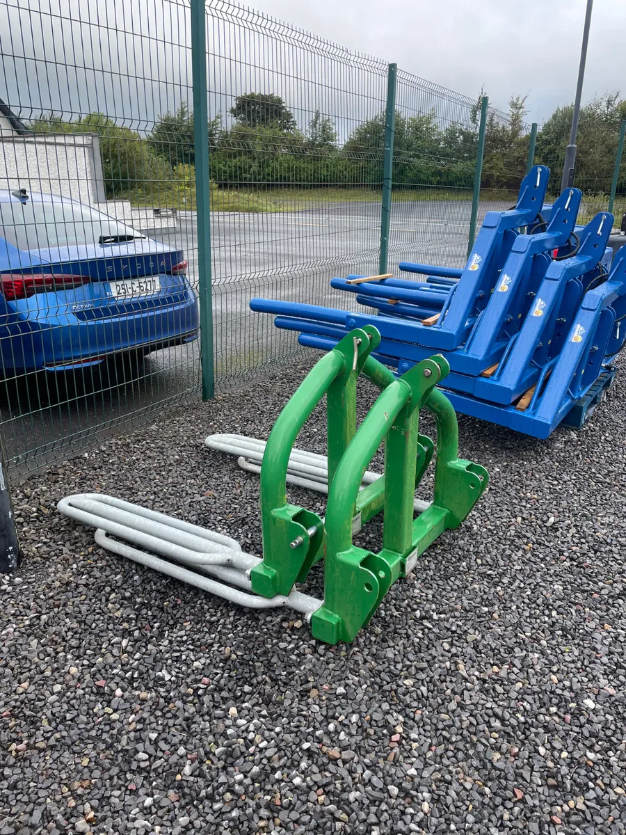 Cashel Single Bale Carrier - Image 1