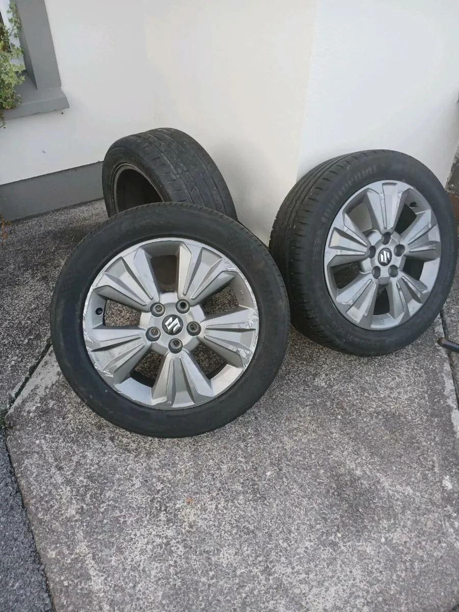 Suzuki  vitara  s cross  spare wheel