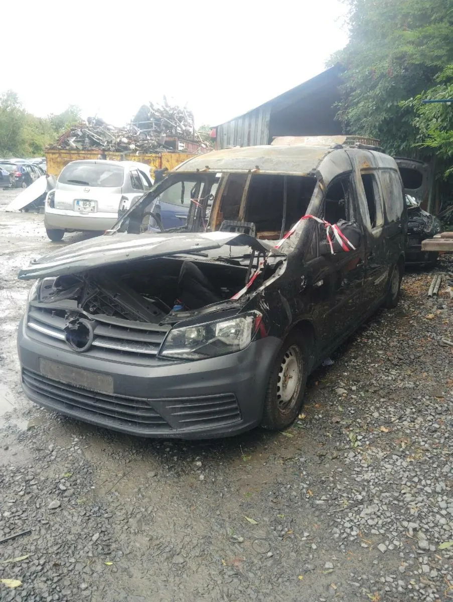 Breaking VW caddy 2017 2.0tdi dfsd - Image 4
