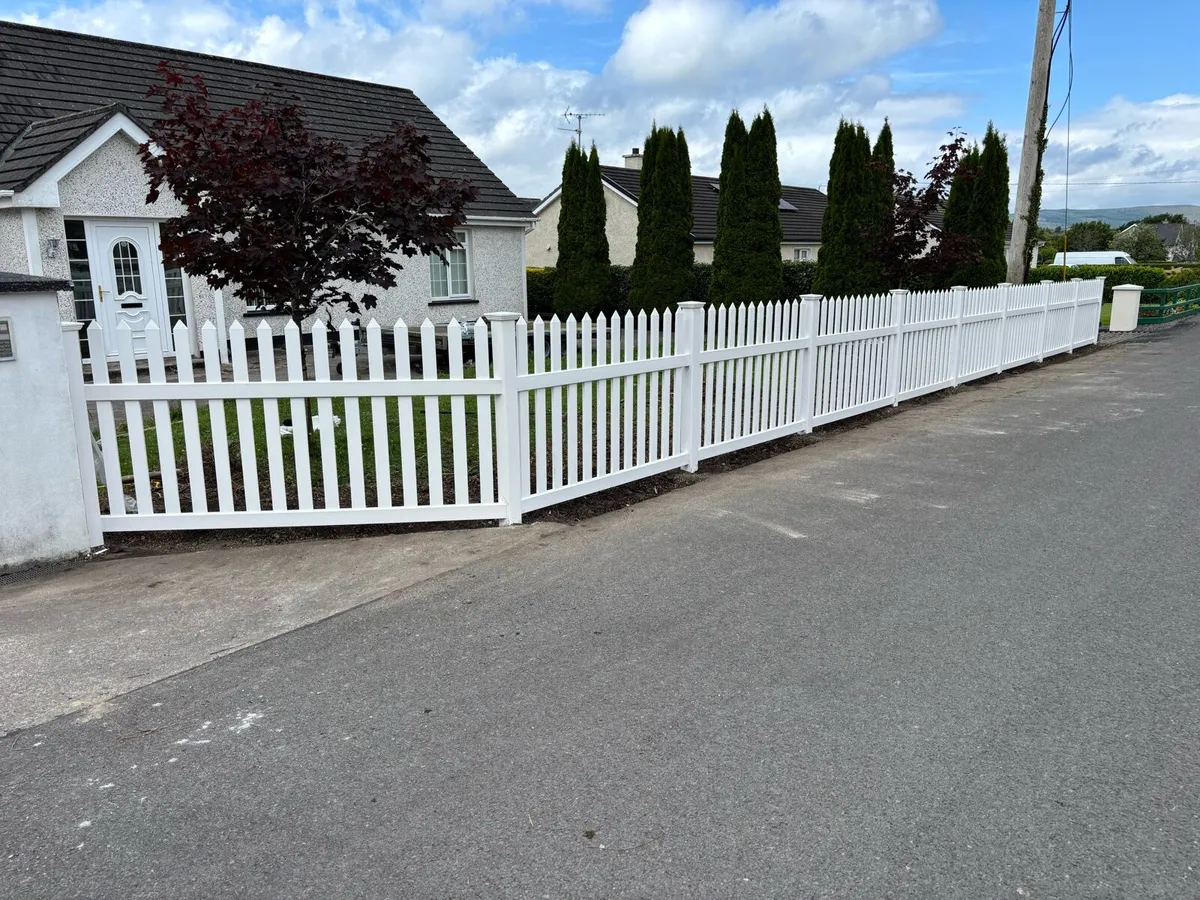 PVC no maintenance fencing. - Image 2