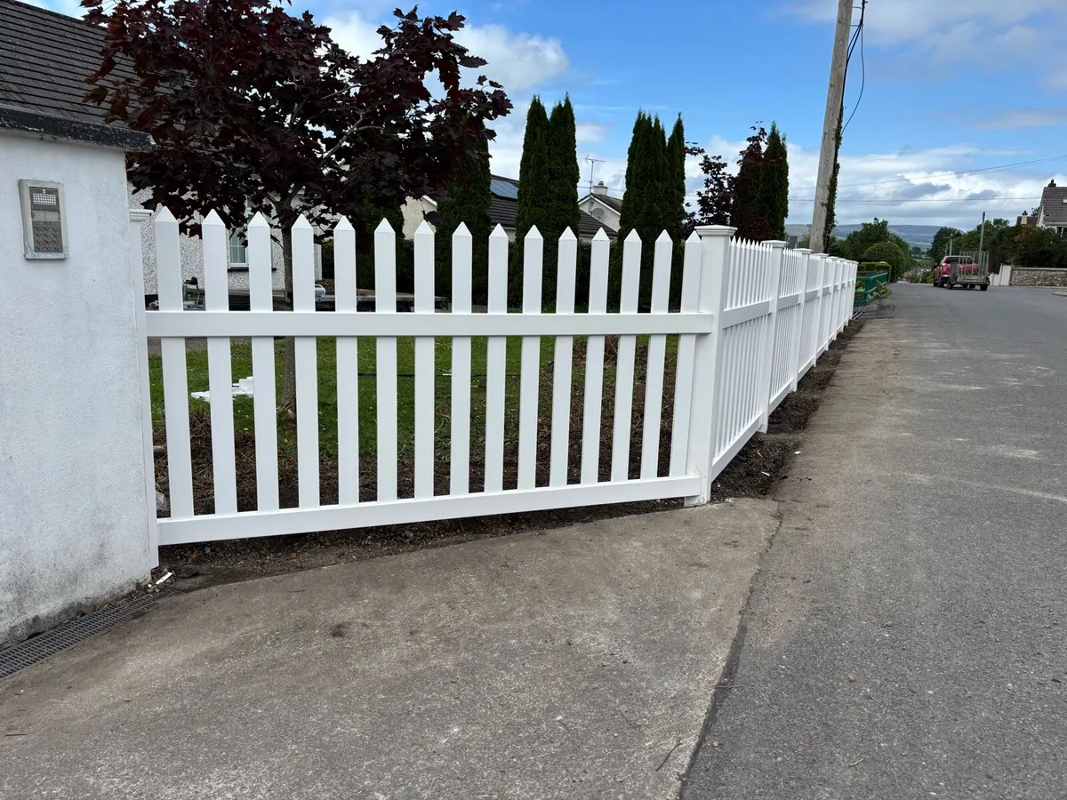 PVC no maintenance fencing. - Image 3