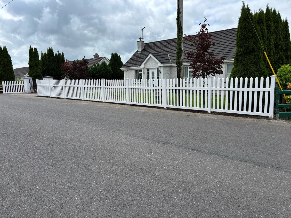 PVC no maintenance fencing. - Image 4