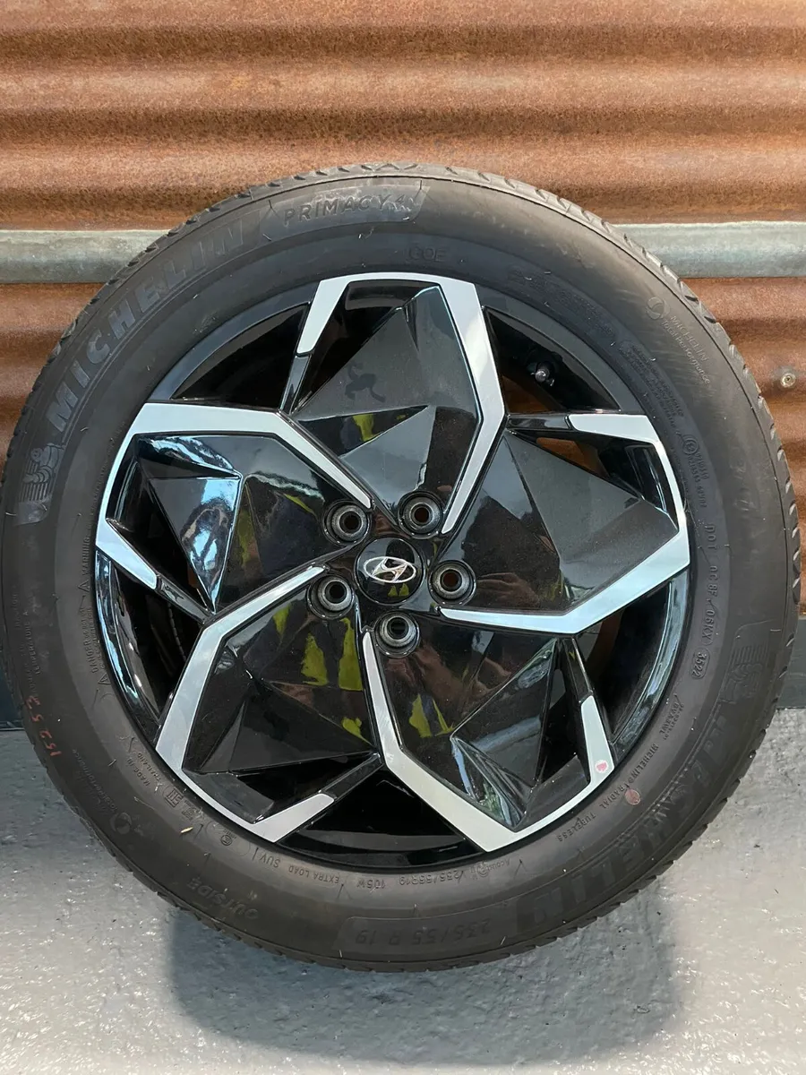 2022 Hyundai Ioniq 5 Alloy Wheel Single 235/55R19 - Image 1
