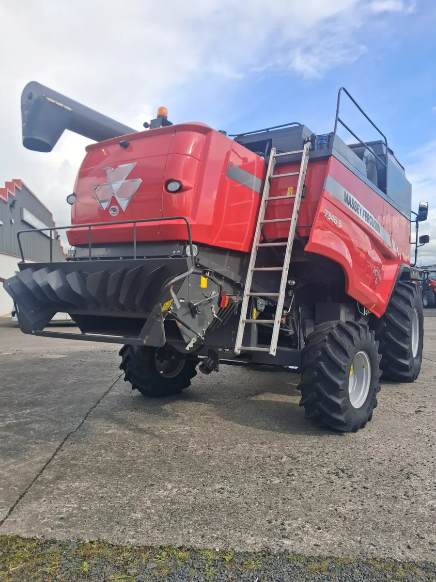 Massey Ferguson Combine - Image 4