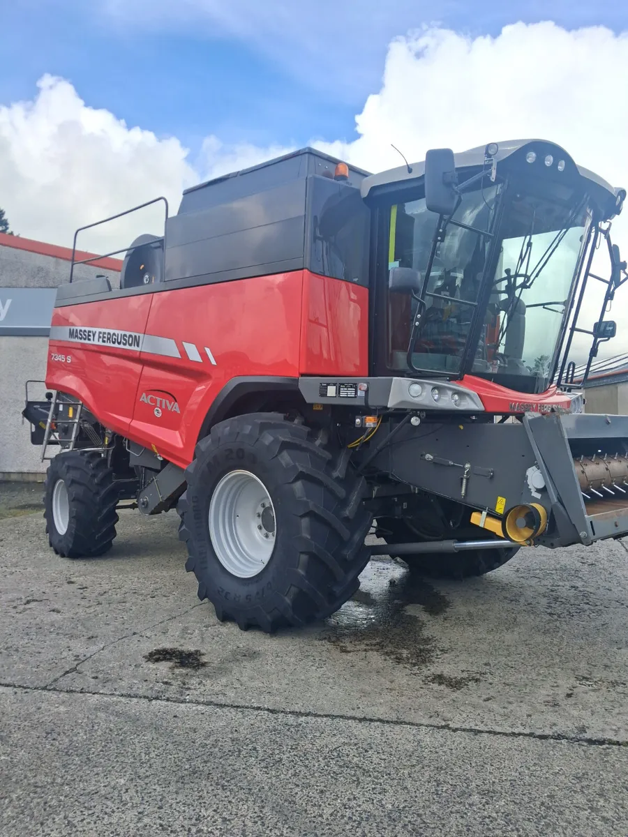 Massey Ferguson Combine - Image 1