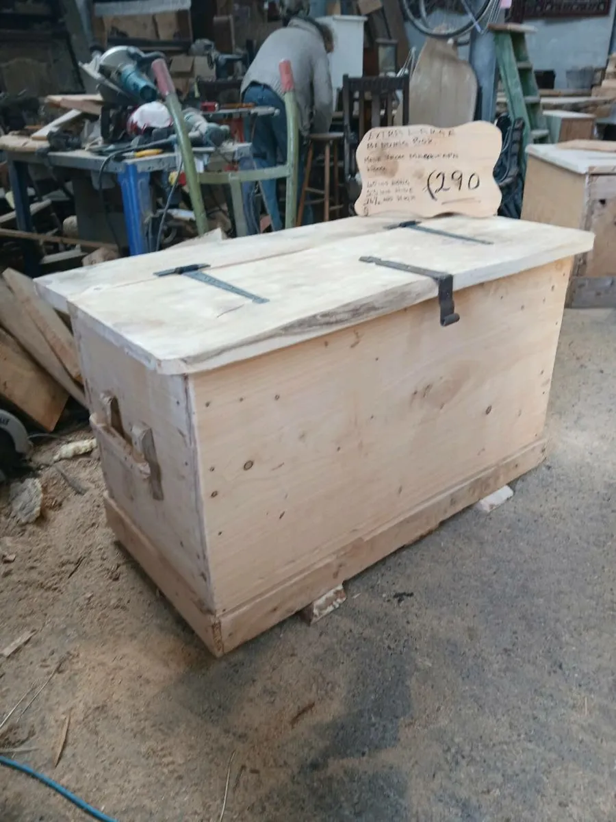 Corner cabinets and blanket boxes - Image 1