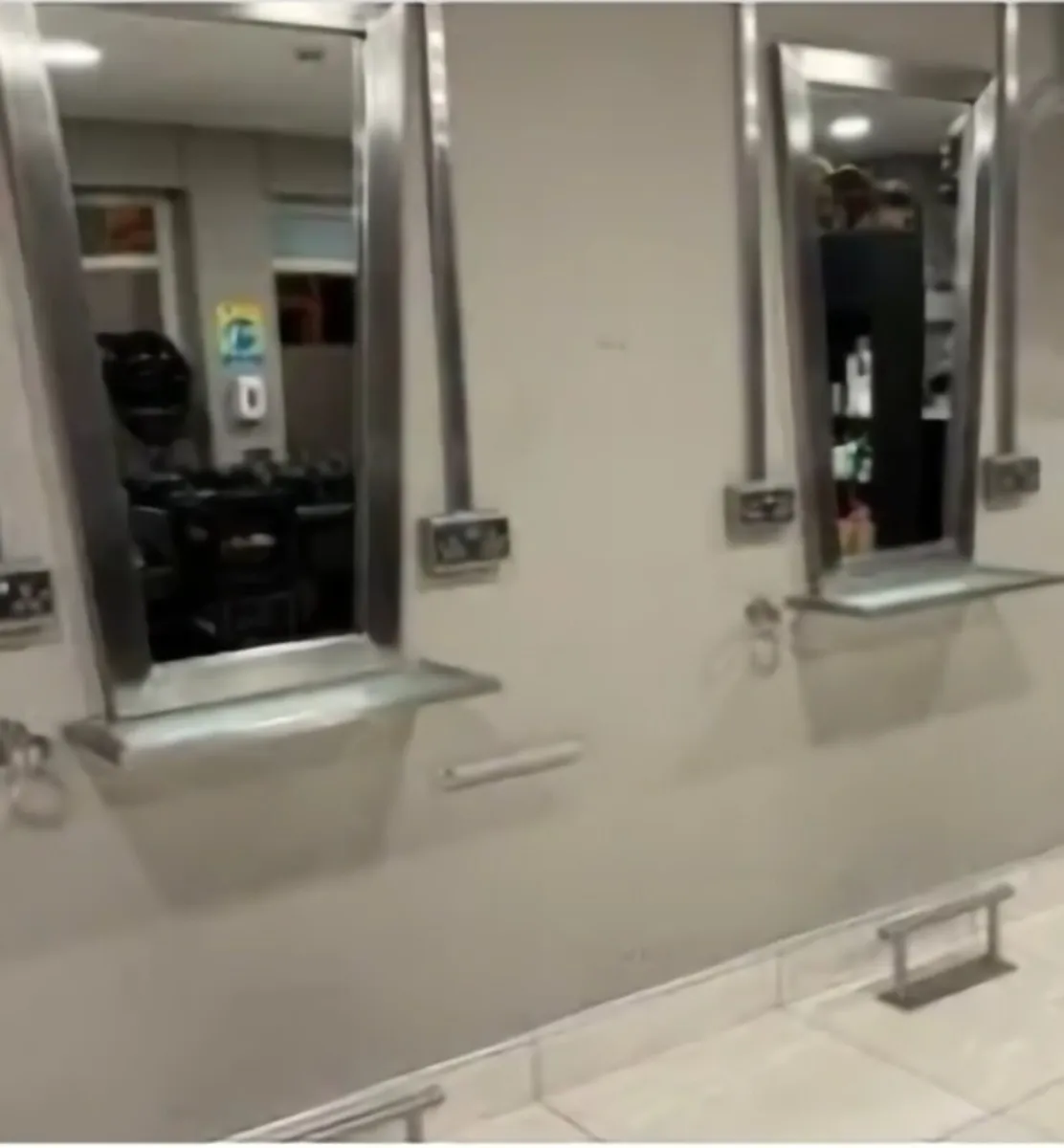 Hairdressing Mirrors , - Image 1