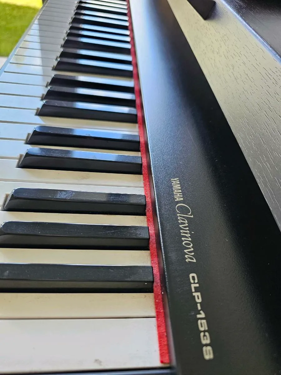 PIANO YAMAHA CLAVINOVA+Stool 800€ - Image 1