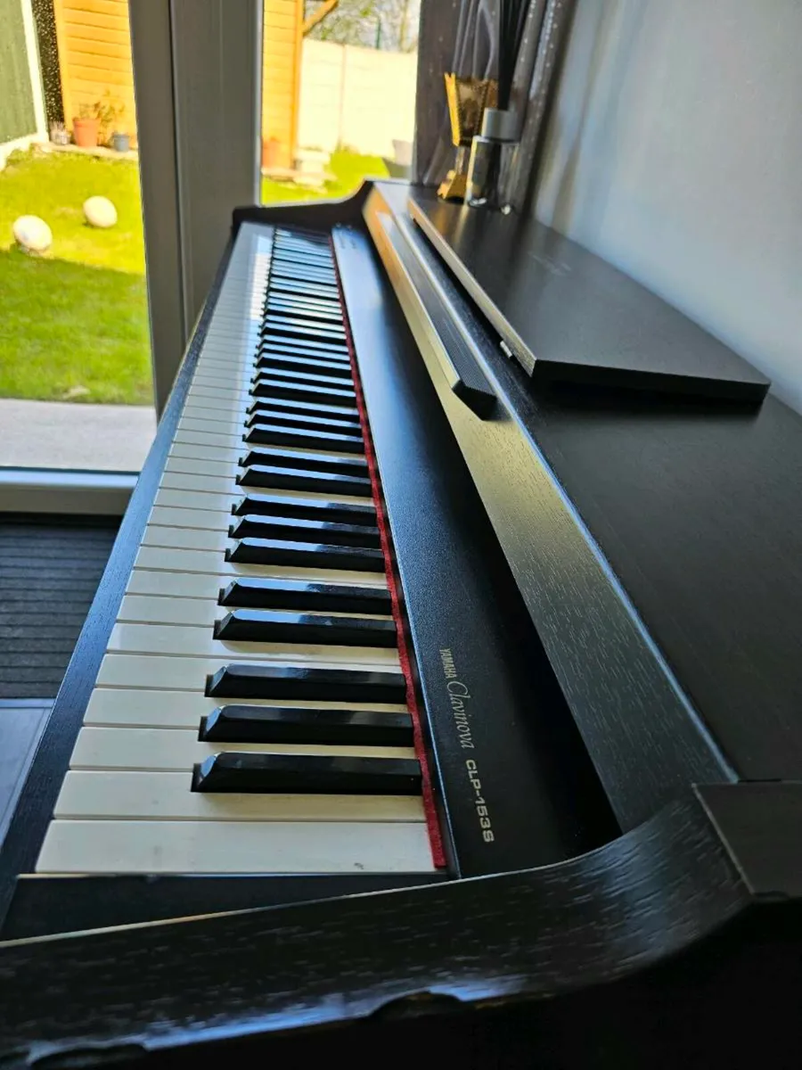 PIANO YAMAHA CLAVINOVA+Stool 800€ - Image 2