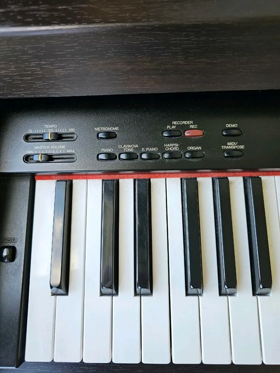 PIANO YAMAHA CLAVINOVA+Stool 800€ - Image 3