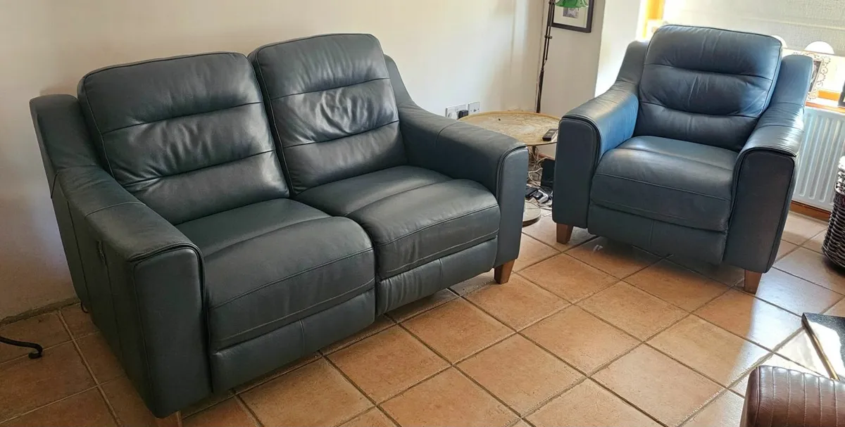 Electric leather couch  & chair recliner - Image 4
