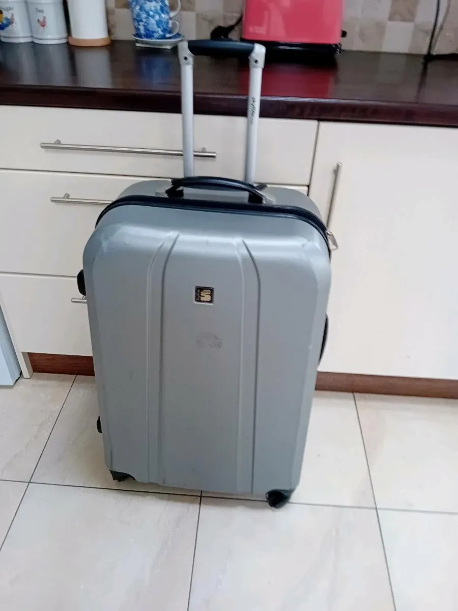 SUITCASES NEW / NEARLY NEW - Image 3