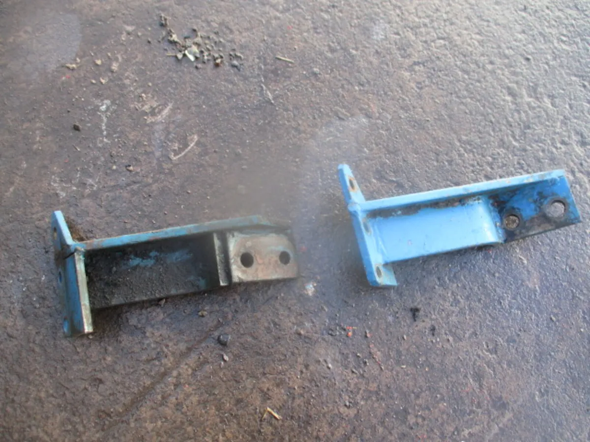 Ford 4000 Cab Front Brackets - Image 1