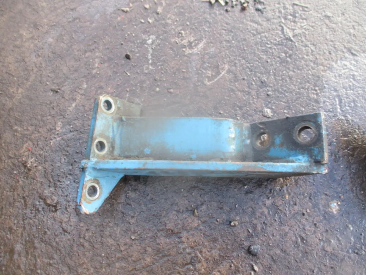 Ford 4000 Cab Front Brackets - Image 2