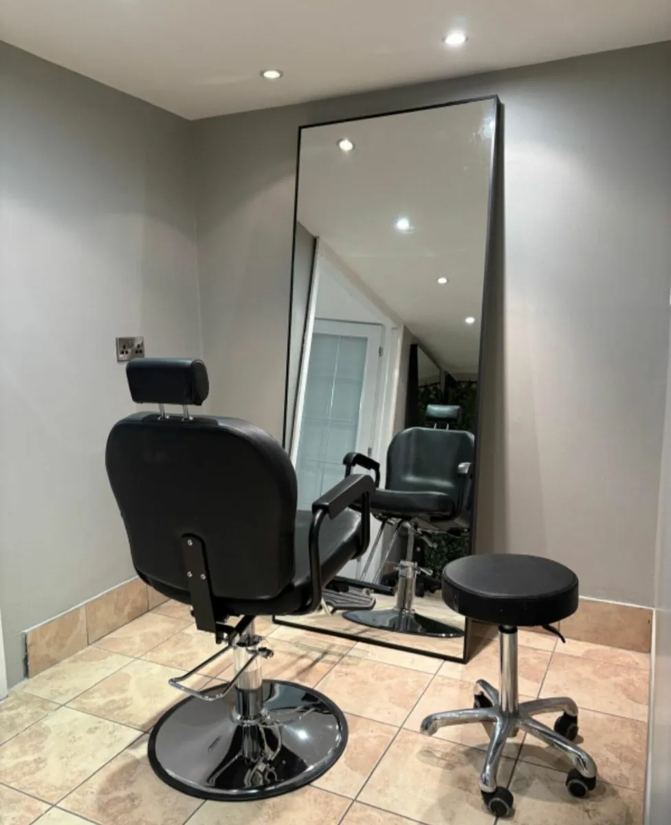 Space for rent in barbershop - Image 3