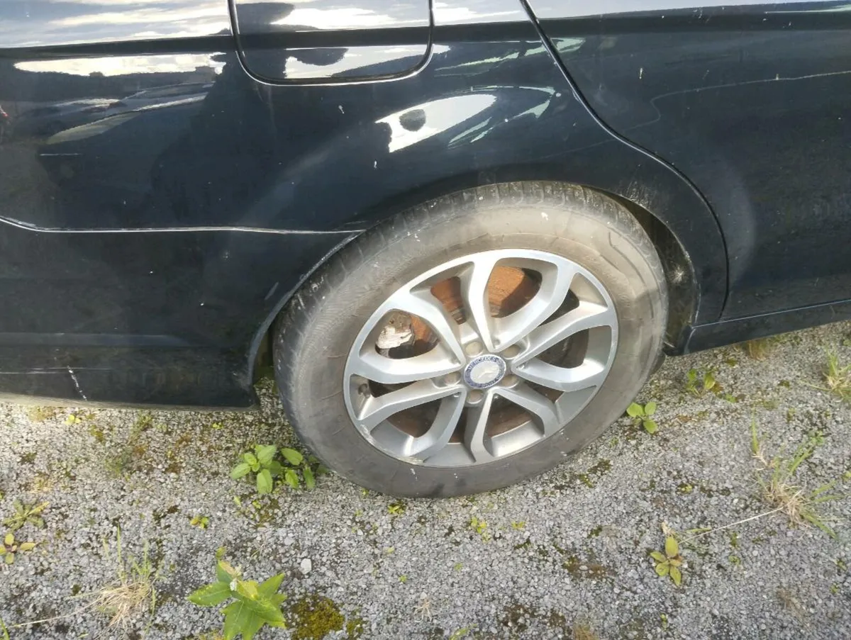 13 Mercedes C Class for parts - Image 2