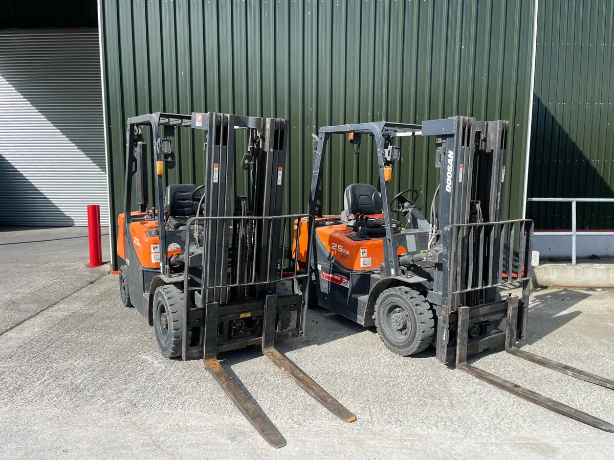 Doosan 2.5 ton forklift - Image 1