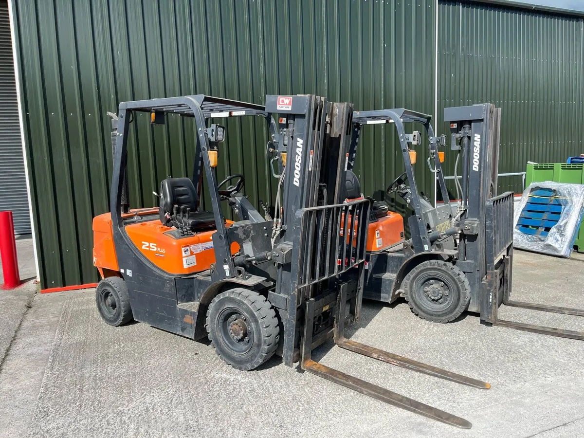 Doosan 2.5 ton forklift - Image 2
