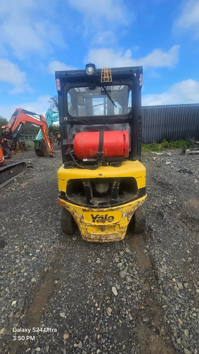 2013 Yale Forklift - Image 2