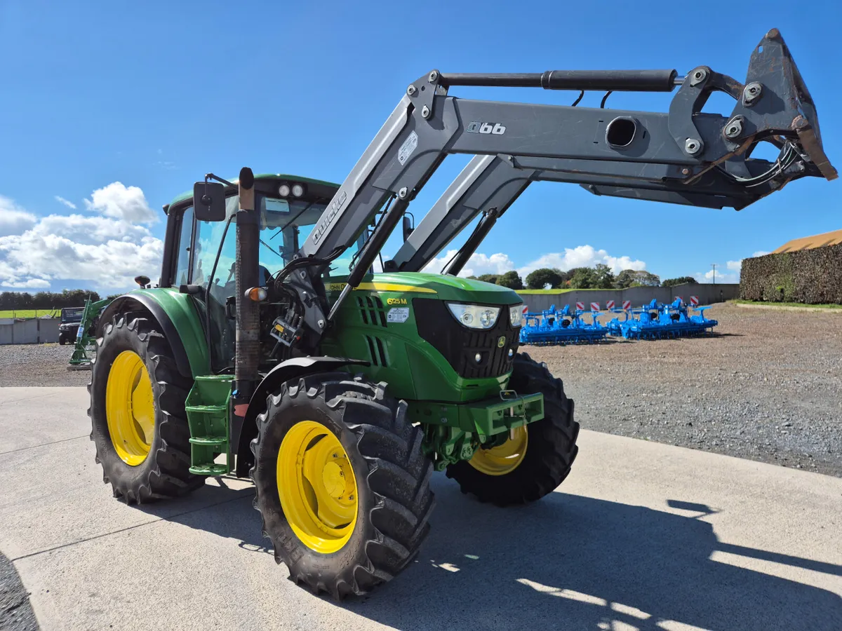 John Deere 6125M 2016 - Image 1