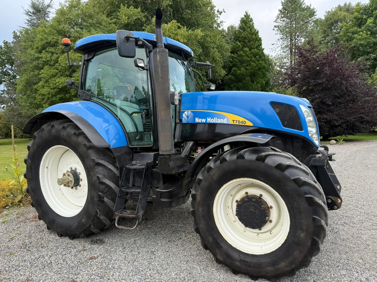 2011 New Holland T7040 ***5700 hours!*** €54950 - Image 1