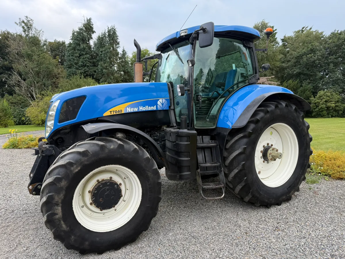 2011 New Holland T7040 ***5700 hours!*** €54950 - Image 2
