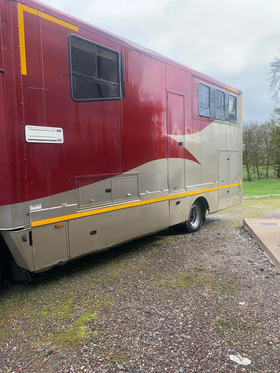 7.5t Horse truck**Back up due to many time wasters - Image 1