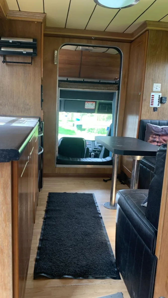 7.5t Horse truck**Back up due to many time wasters - Image 3