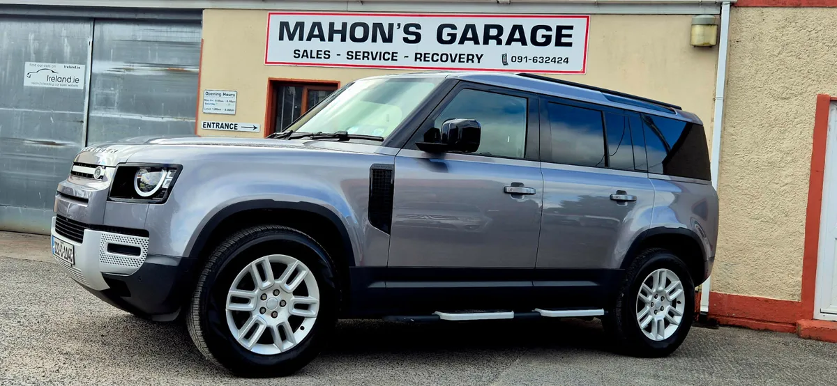 Land Rover Defender 2022 110 3.0D Hard Top S2 - Image 4