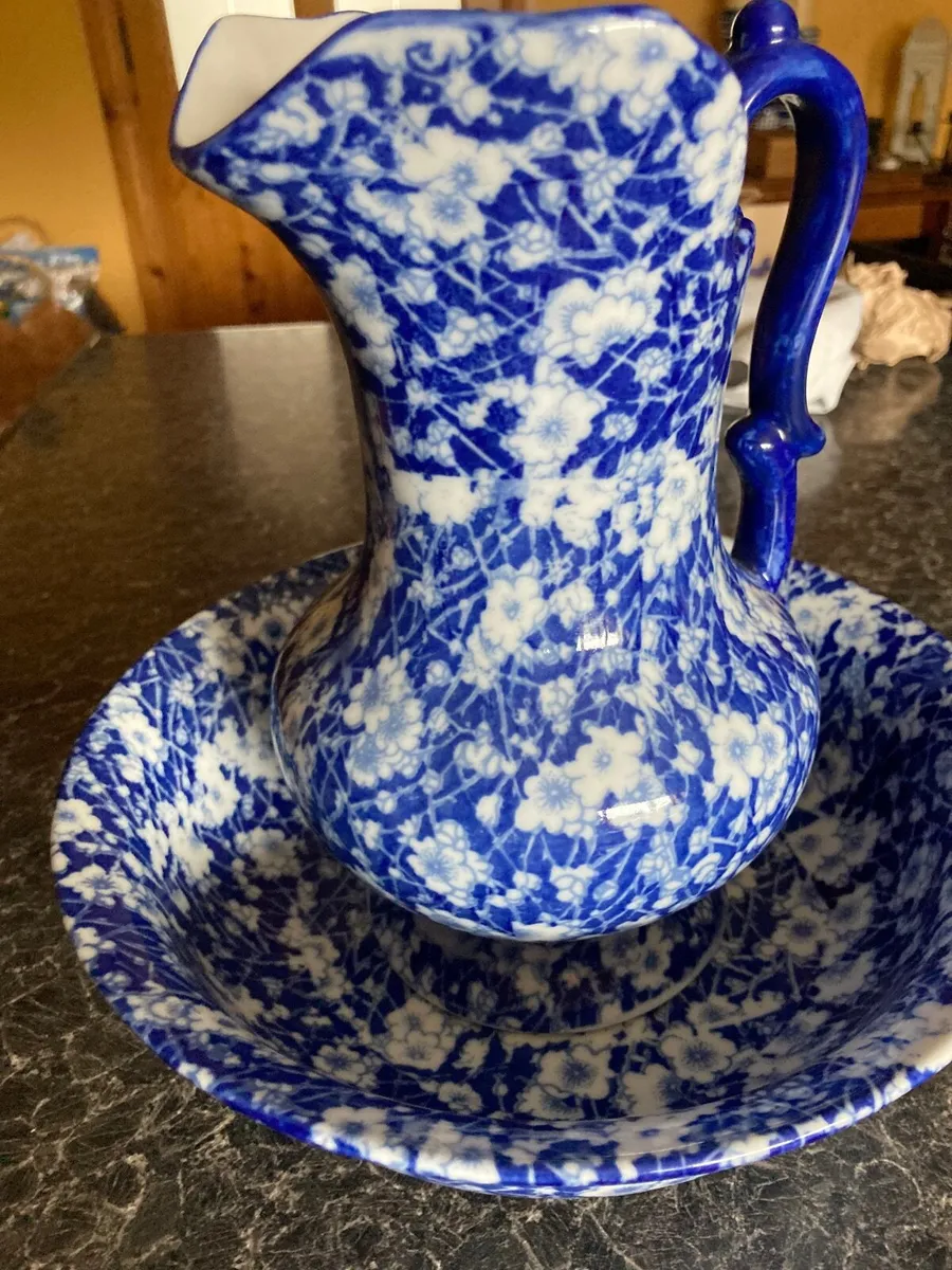 Vintage pitcher and basin blue,Victoria - Image 1