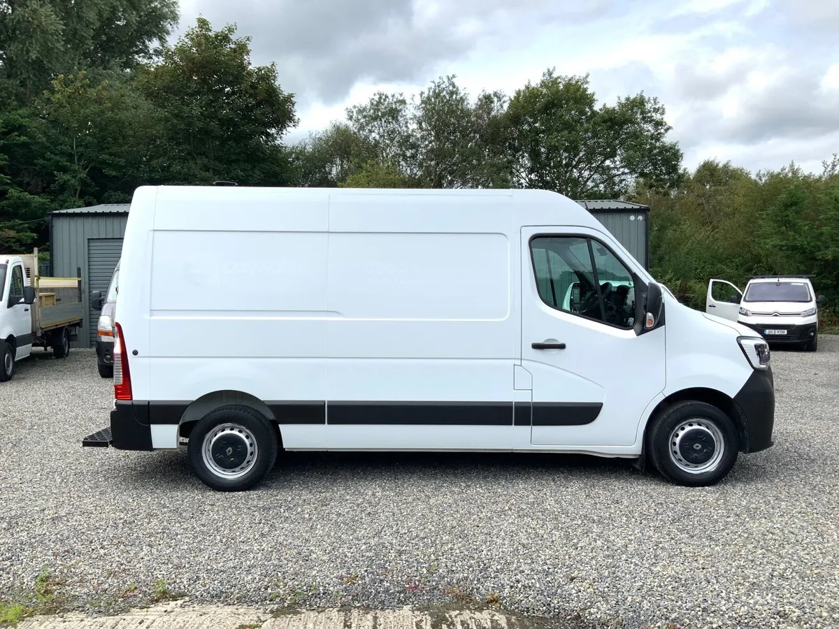 Renault Master 2.3 Dci 135 MWB / 1 Year Warranty - Image 2
