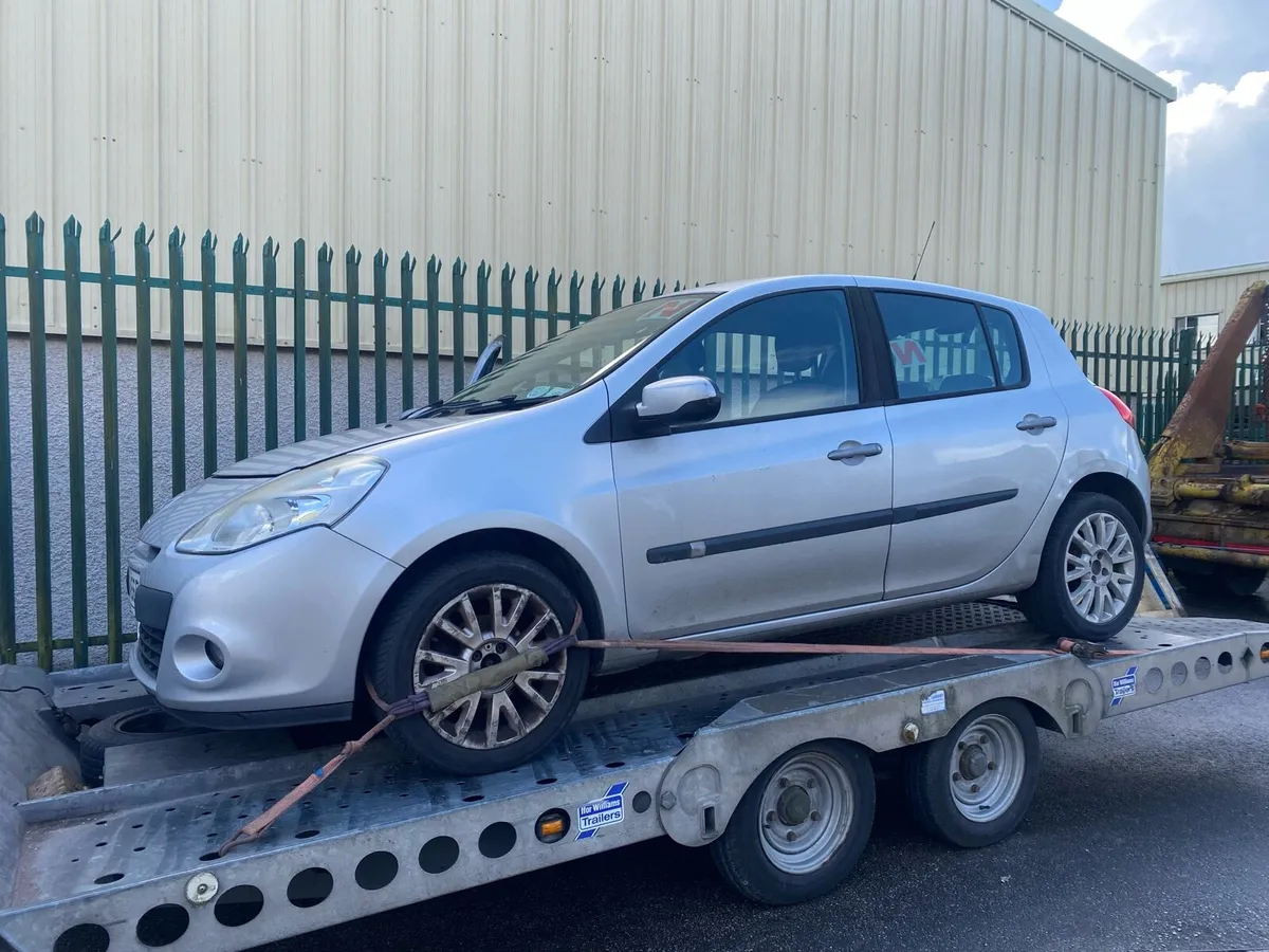 2010 Renault Clio for breaking - Image 1