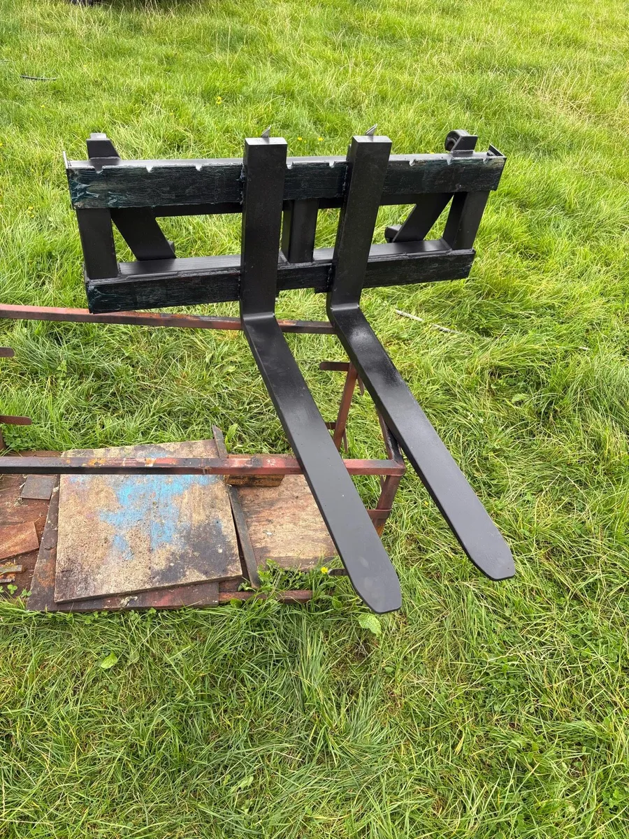 Pallet forks on euro brackets - Image 2