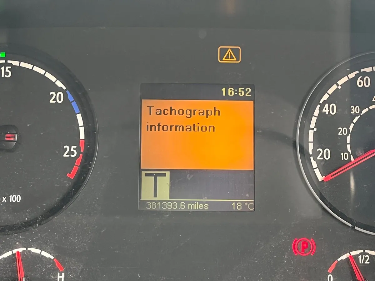 2012 SCANIA P230 CATTLE TRUCK - Image 4