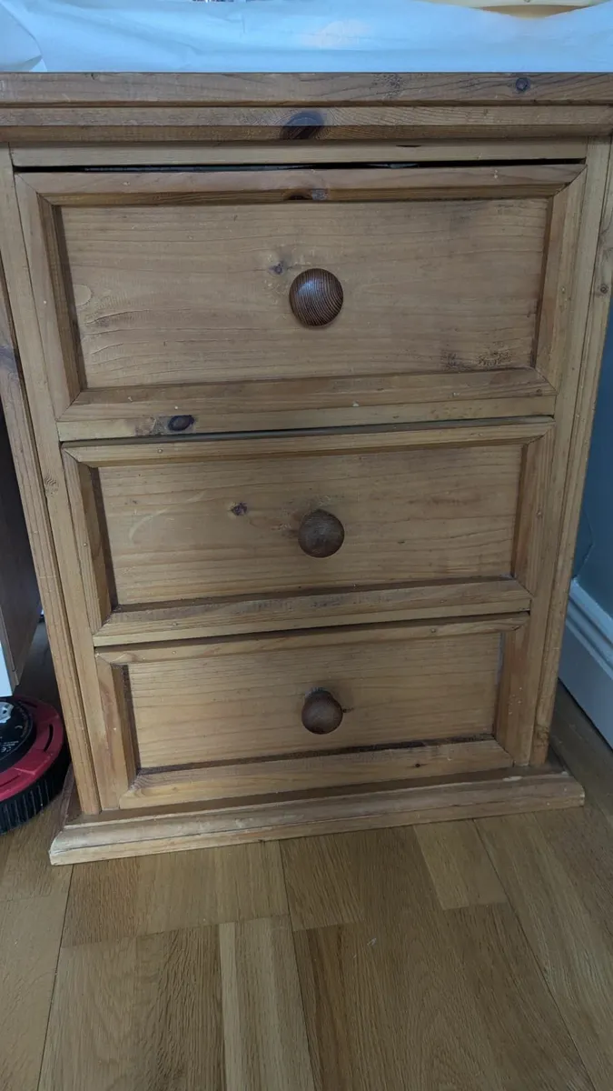 Bedroom furniture - Image 4