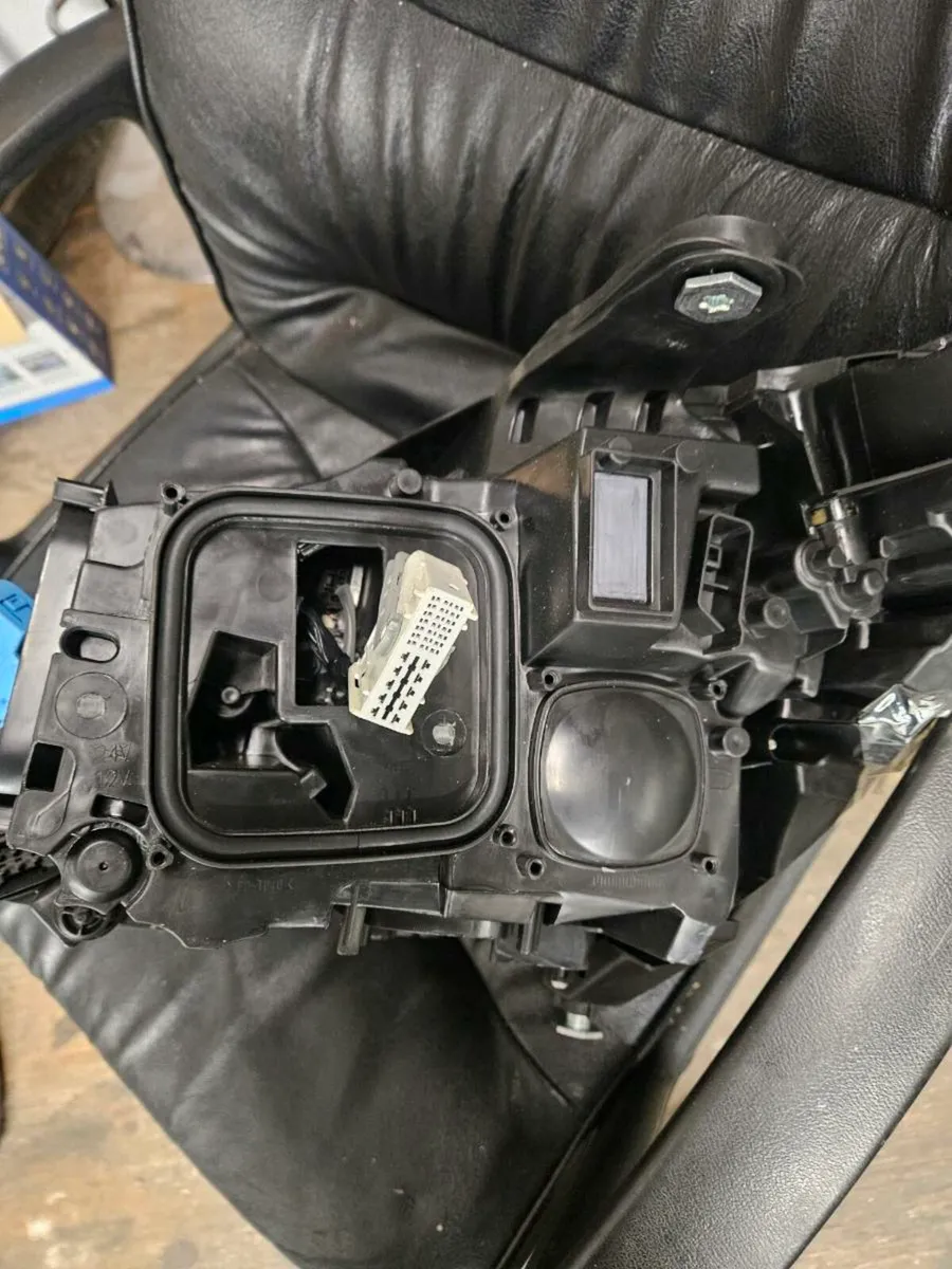 Mercedes cls hedlight - Image 4