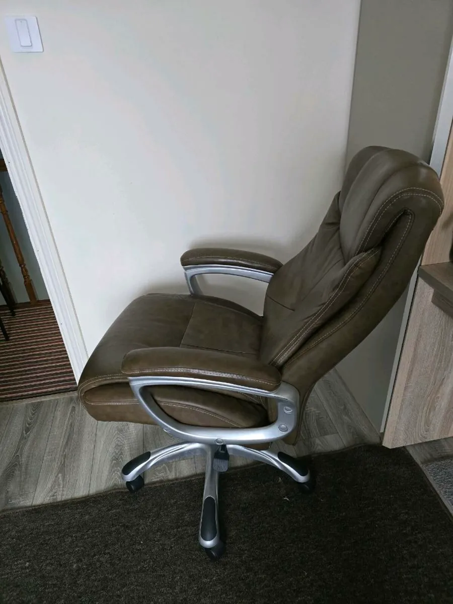 Office chair - Image 2