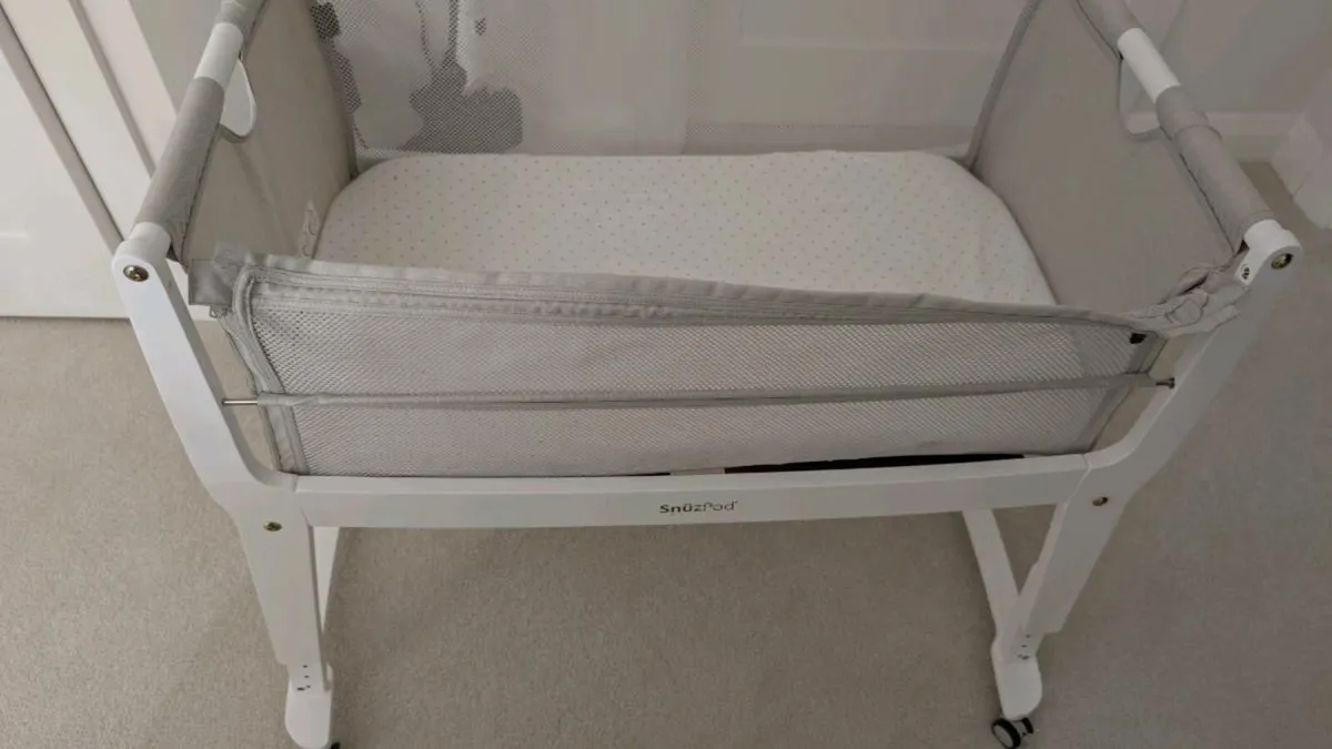 Snuzpod Studio Bedside Crib- Paris - Image 4