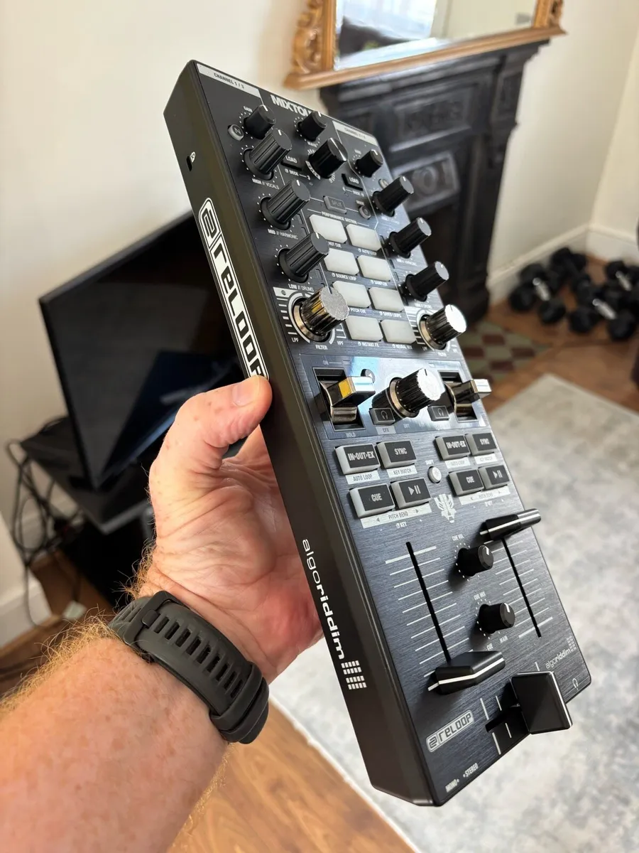 DJ Reloop Mixtour Pro - Image 1