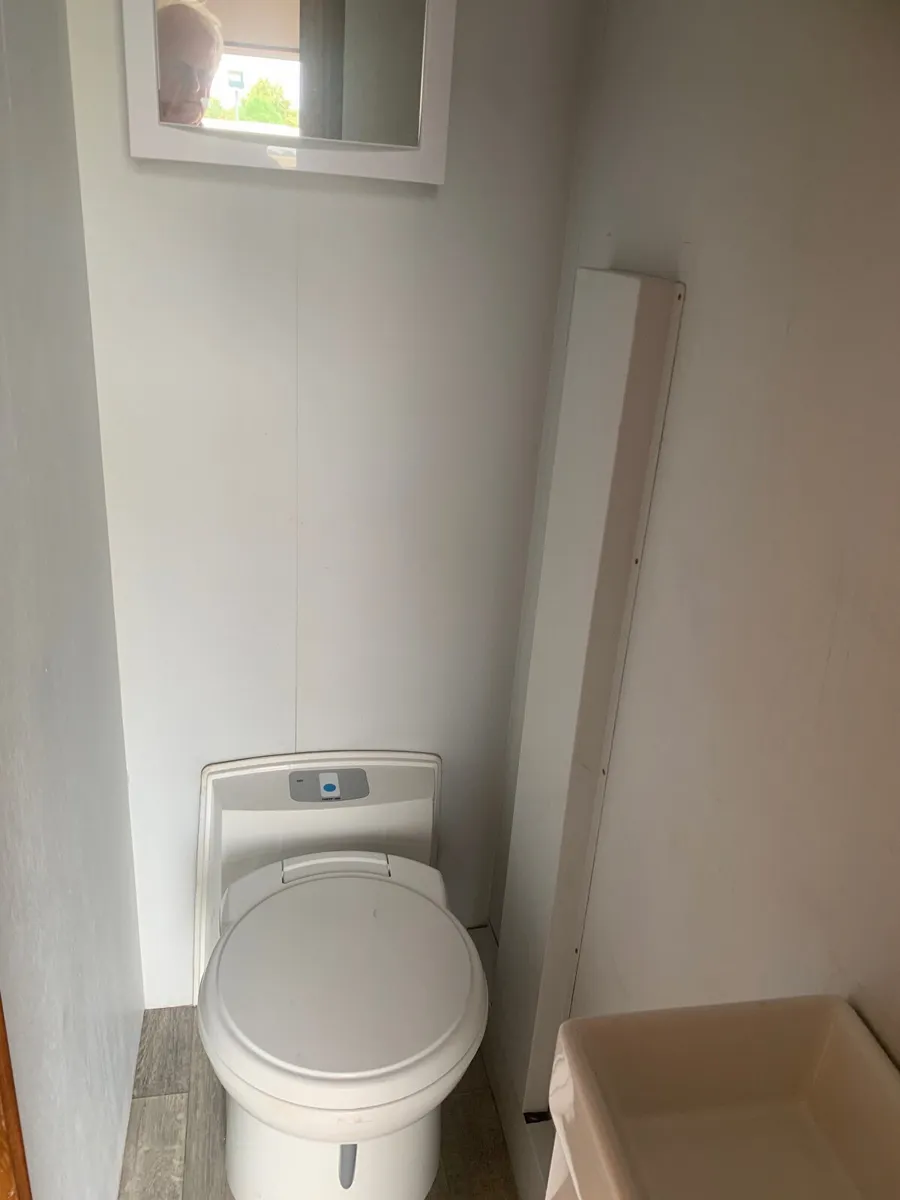 5Horse  2013 Iveco Stralis 310 hp 18 tonne - Image 2